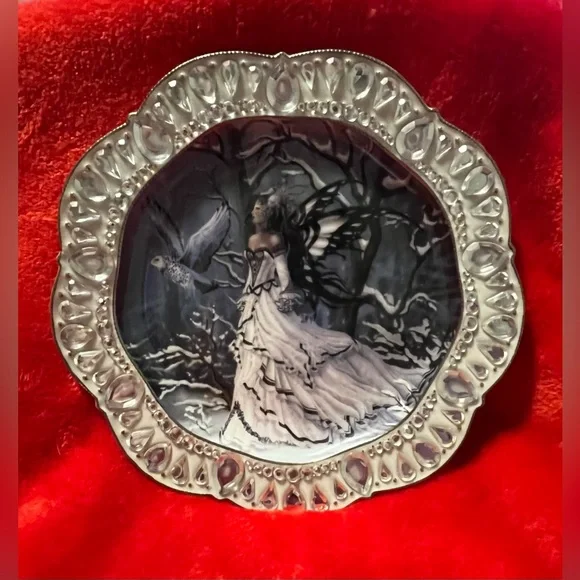 Limited Edition Crystal Enchantments Winter Journey Plate - Picture 2 of 8